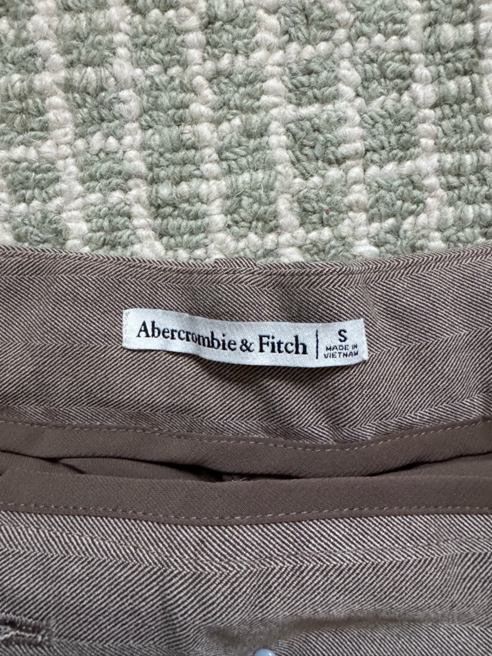 A&F Pleated Mini Skort in Taupe - Picture 4 of 4